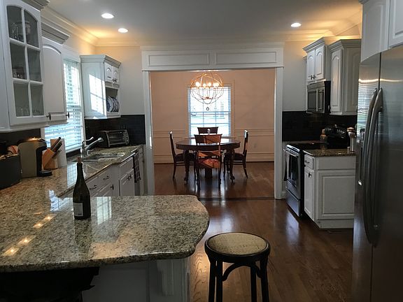 4th image of 1058 Cooper Dr