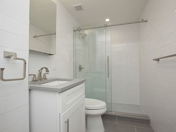 5th image of 152 Ludlow St APT Th1