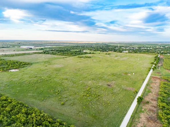Groves Rd, Petrolia, TX 76377