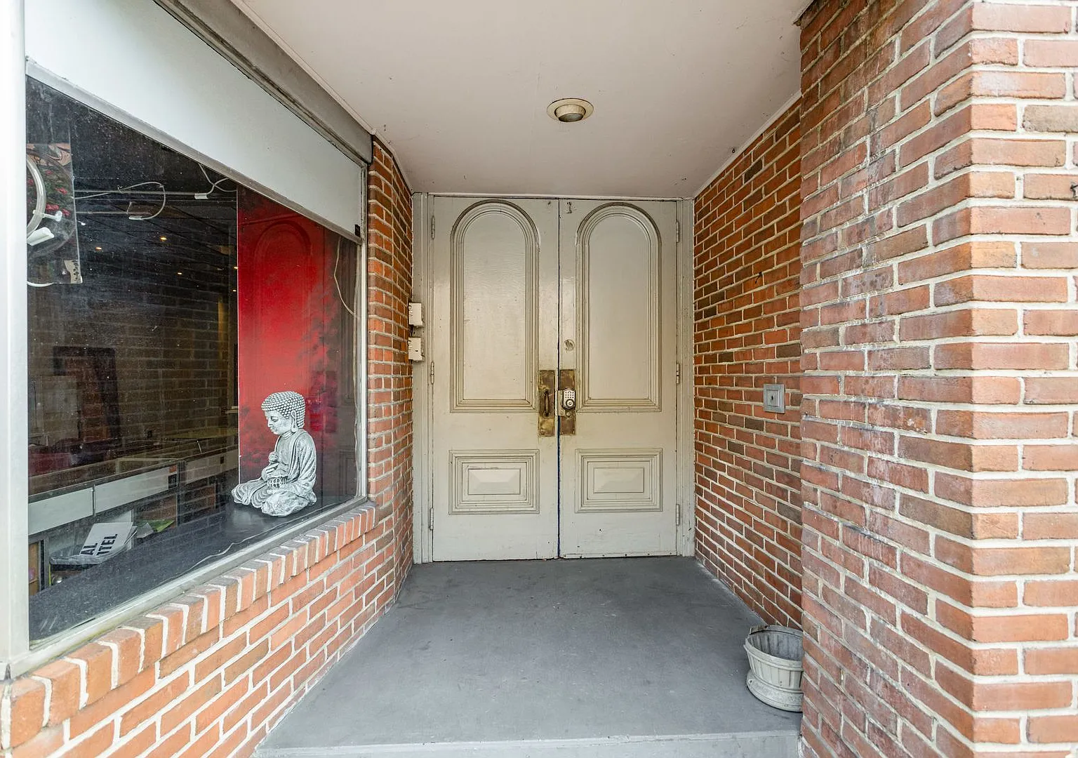 32 W High St — Photo 4