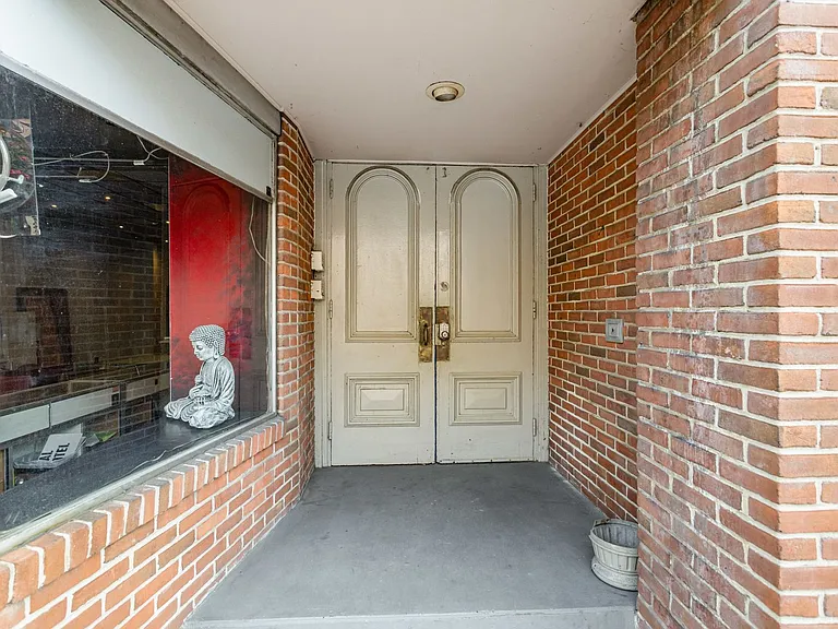 32 W High St — Photo 3