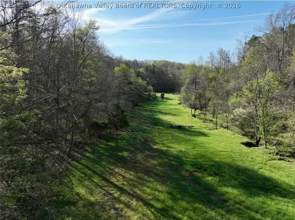 1784 Herdman Rd, Leon, WV 25123