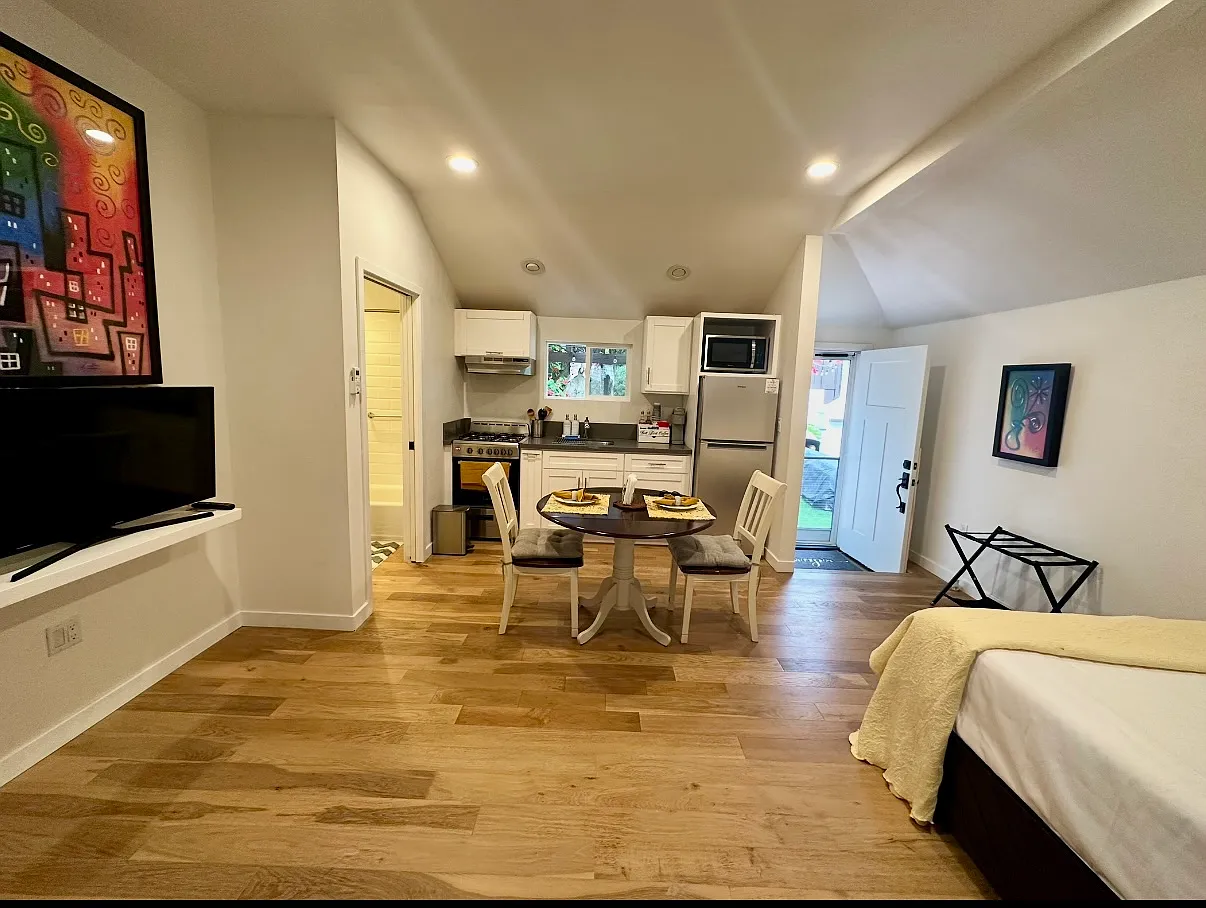 Studio, 600 sqft, $2,000 — Photo 4