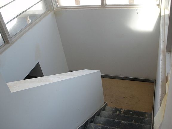 2nd image of 2711 Eastwood Ave