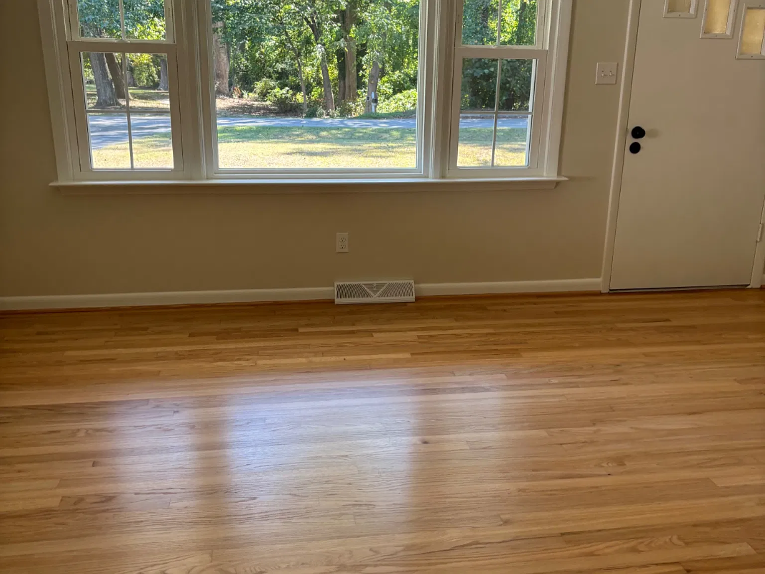 3 bed, 960 sqft, $1,500 — Photo 2