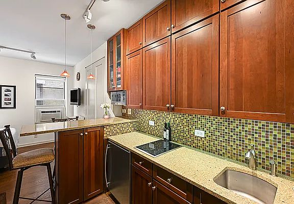 4th image of 26 Gramercy Park S APT 2D