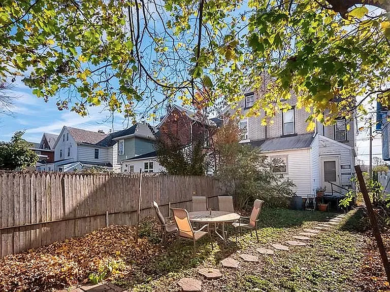 227 E Garrison St — Photo 16