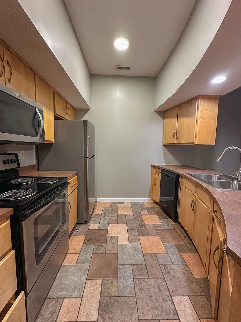 2 bedroom 1 Bath Condo Downtown! — Photo 4