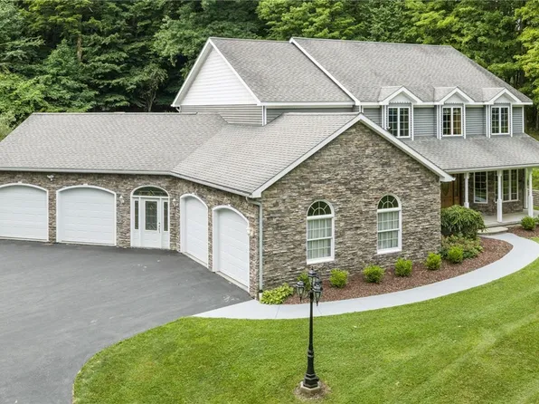 1103 Rail Fence Rd, Camillus, NY 13031