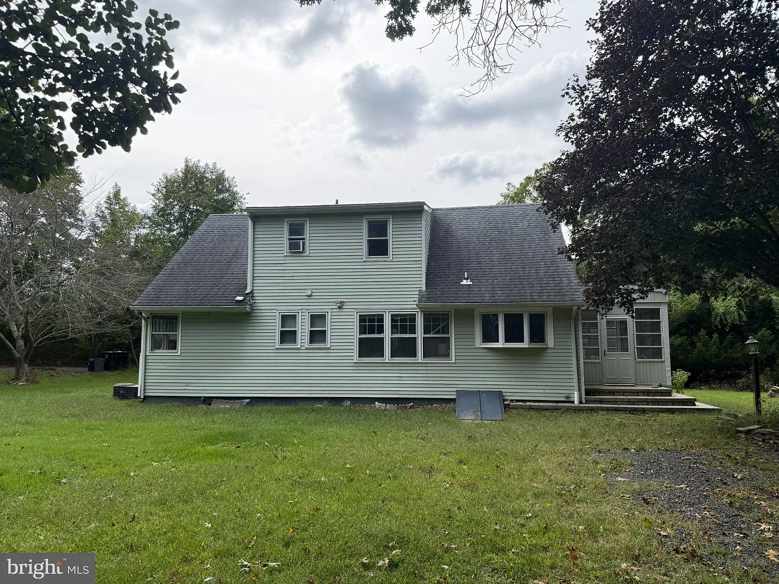 4 bed, 2.0 bath, 1722 sqft, $3,200 — Photo 3