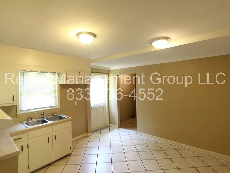 2232 6th St NE — Photo 6