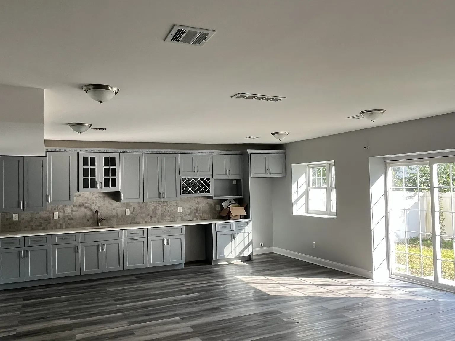3 bed, 2300 sqft, $3,800 — Photo 2