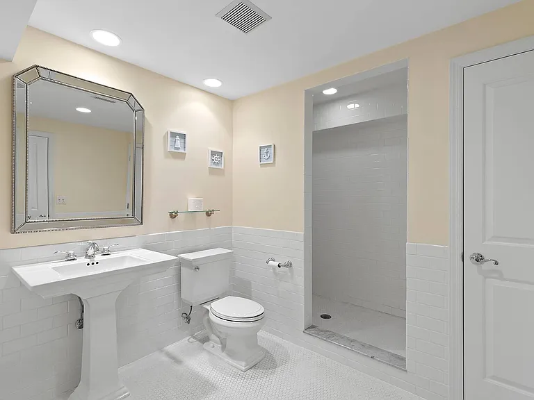 492 Sag Harbor Tpke — Photo 14