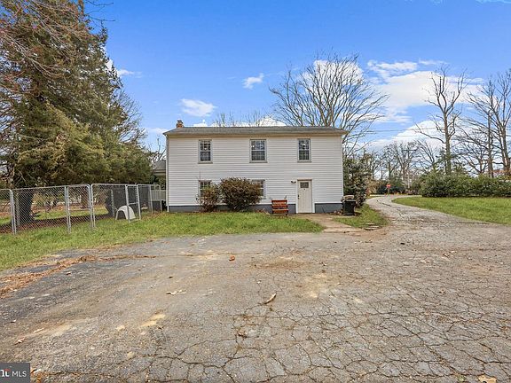 4th image of 45610 Camelot Ct