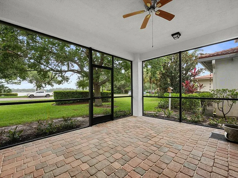 731 Duchess Ct — Photo 23
