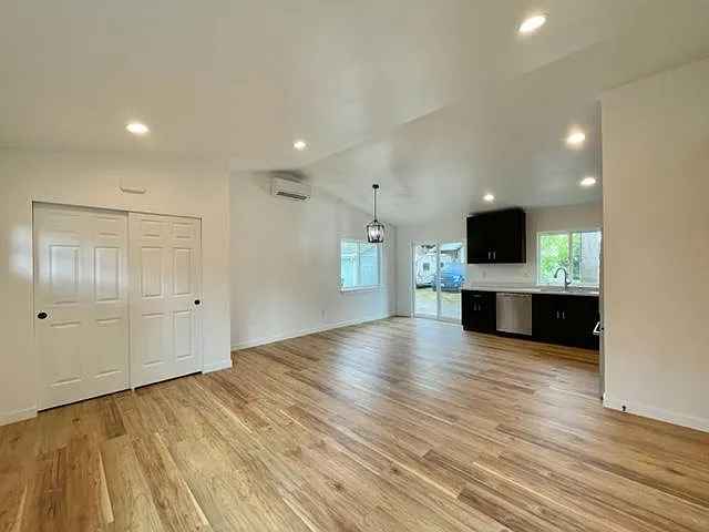 3109 S 15th St — Photo 4