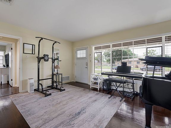 3rd image of 118 Brookview Drive