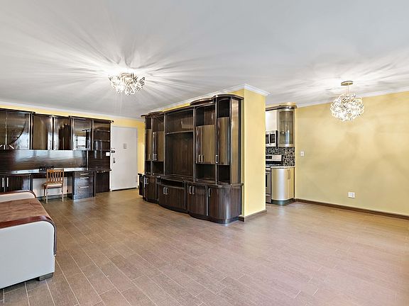 5th image of 2928 W 5th St APT 4T
