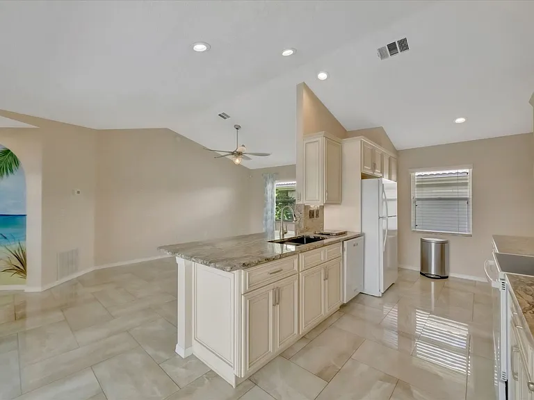 1016 Harbor Town Dr — Photo 15