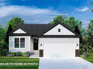 2957 Primrose Ln, Pella, IA 50219