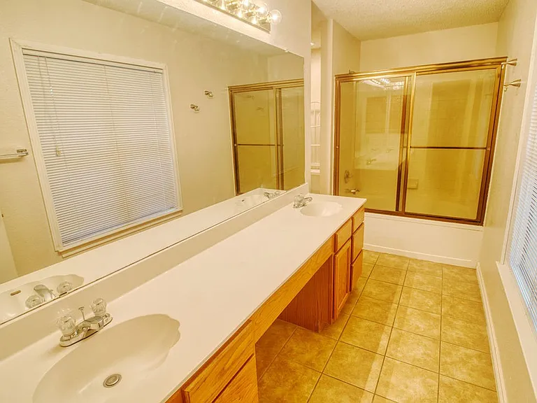 13911 Edge Point Dr — Photo 13