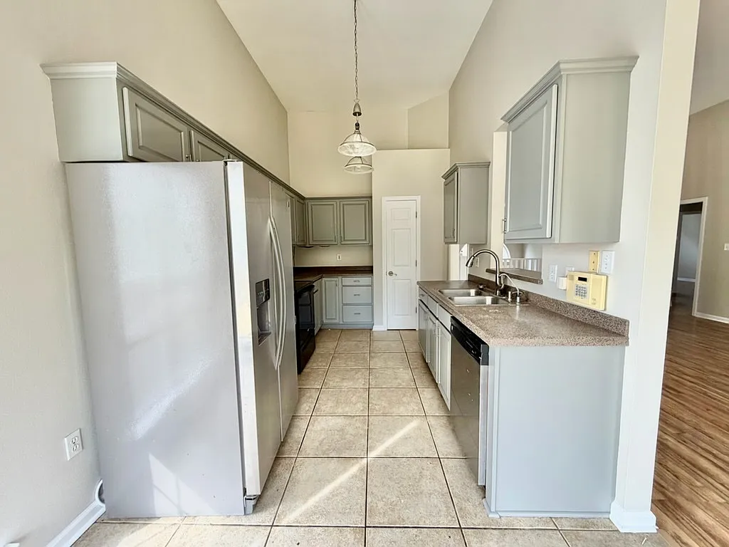 81 Lake Front Drive - 1 — Photo 4