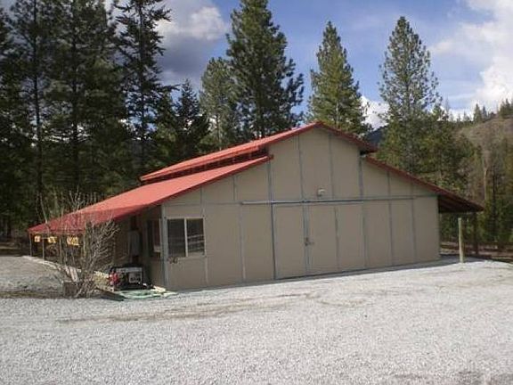 Horse Barn w/3 Paddocks