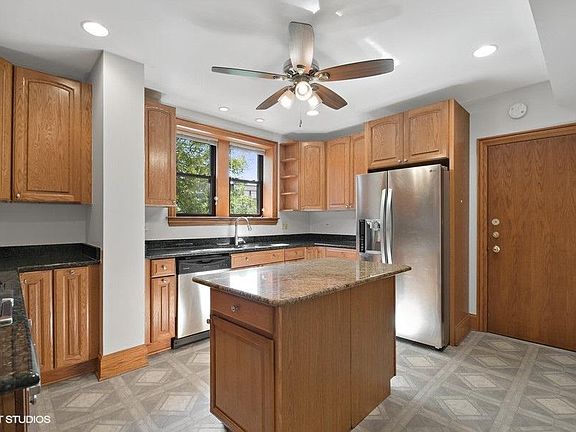4th image of 2717 W Argyle St APT 3