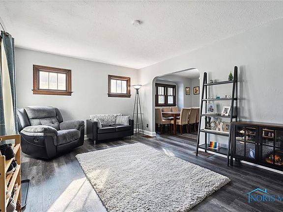 4th image of 2641 Westbrook Dr