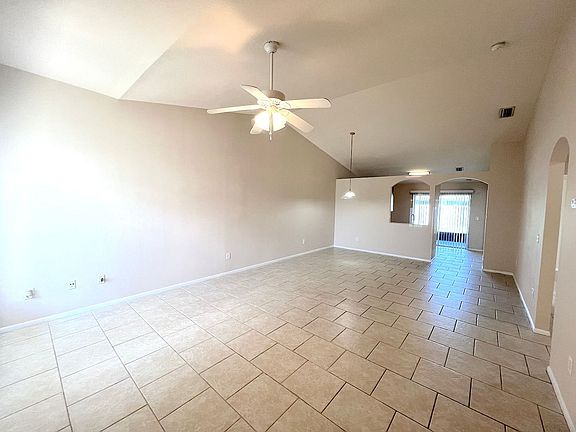 5th image of 14 Buttonwood Ln #B