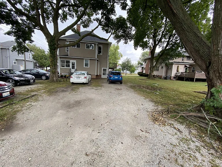 505 1/2 E Locust St #B — Photo 9
