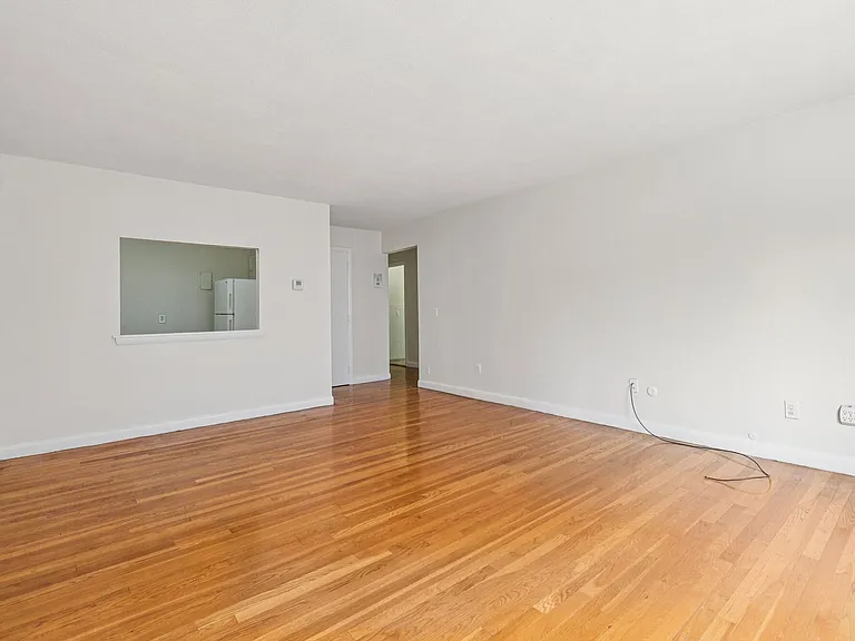 Gardner Street Apartments — Photo 32