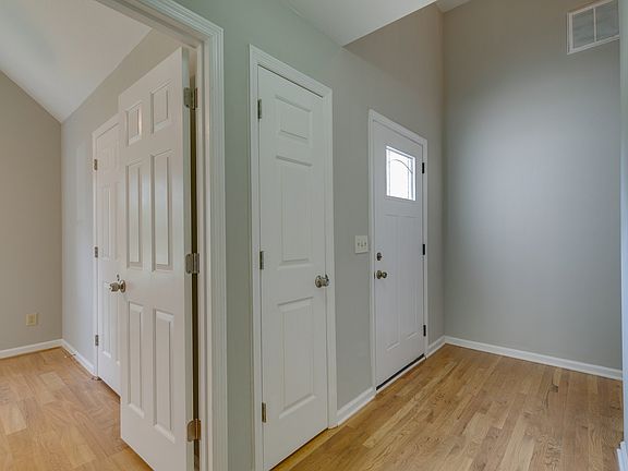 3rd image of 2712 Washington Ln