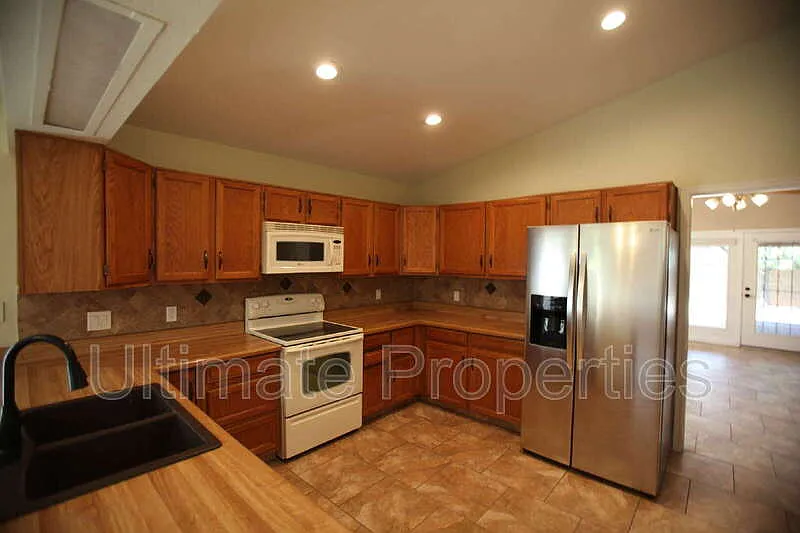 2 bed, 2.0 bath, 1482 sqft, $1,895 — Photo 3
