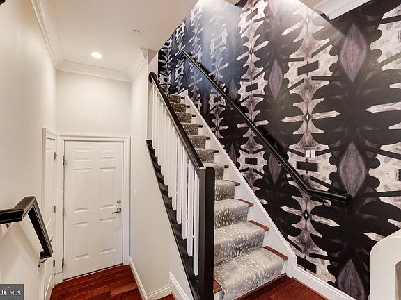 5th image of 804 N Wakefield St