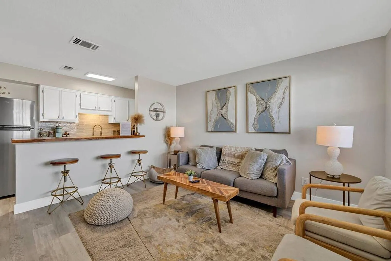 1 bed, 1.0 bath, 6200 sqft, $1,758 — Photo 1