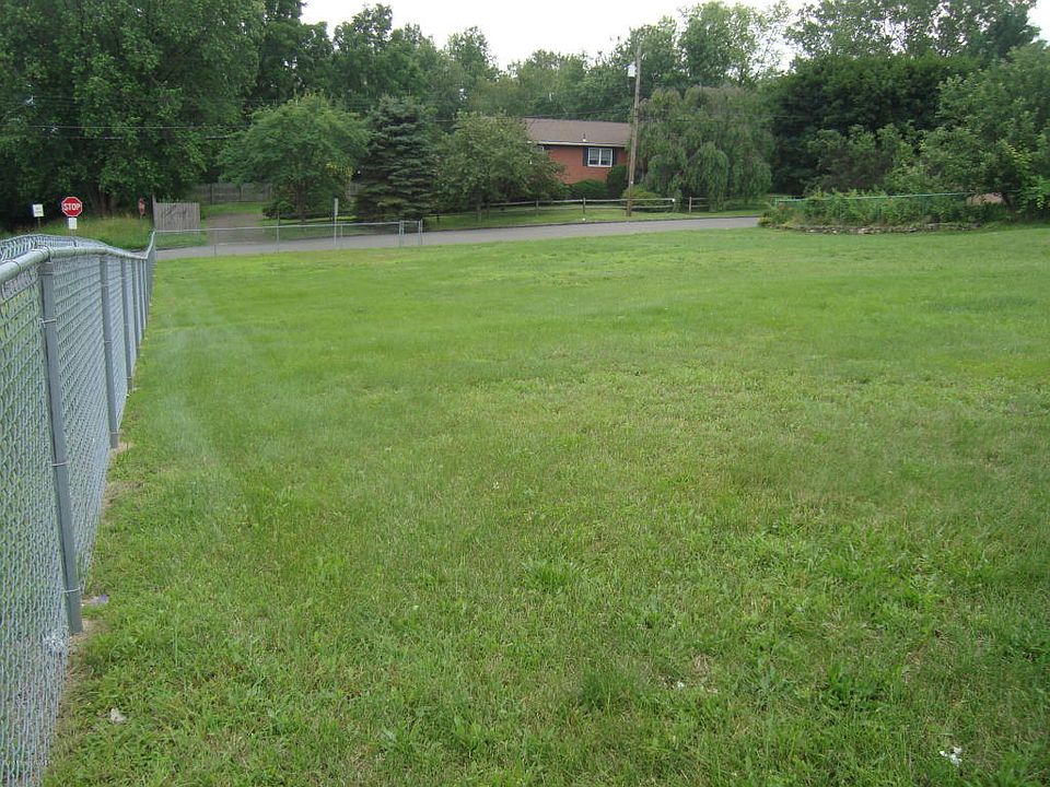 1st image of 136 Hillside Ave