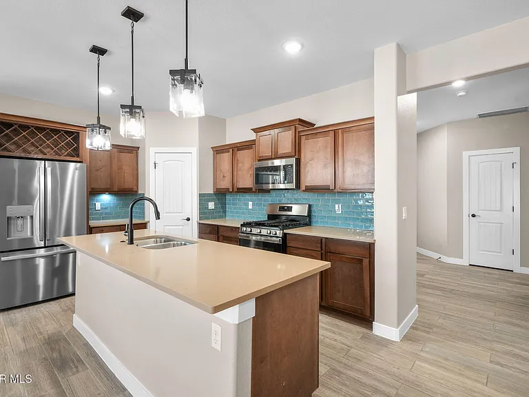 10013 Hueco Junction Rd — Photo 23