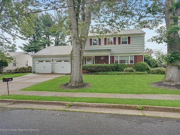 3rd image of 33 Brookwood Dr