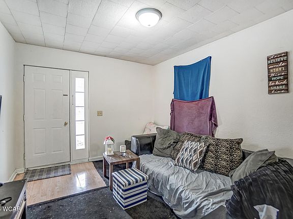 5th image of 505 W Koch St