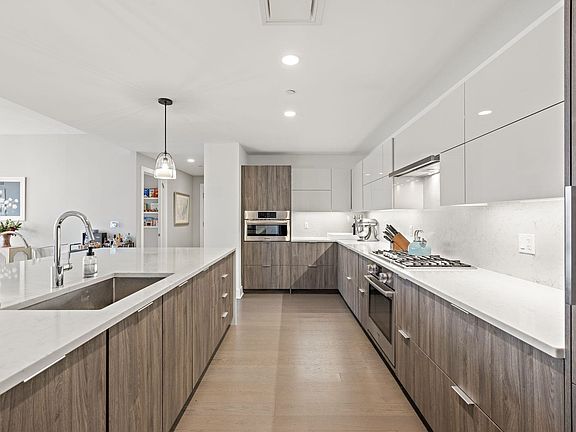 4th image of 9 Avenue At Port Imperial #1003