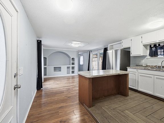 3rd image of 411 S Court St #30