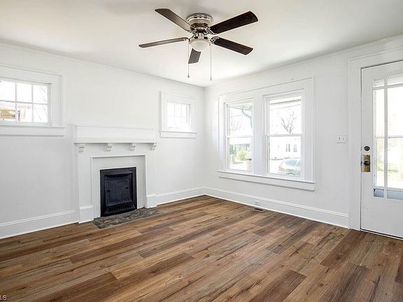 2nd image of 208 Underhill St
