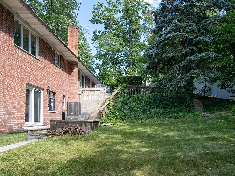 1341 Pelhamdale Ave — Photo 23