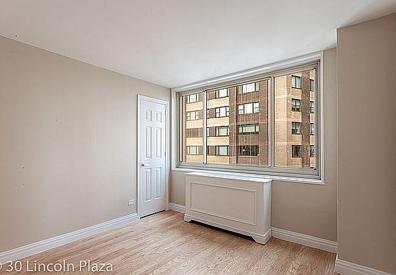 4th image of 30 W 63rd St APT 28O