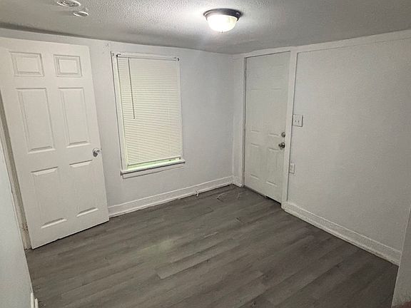 5th image of 134 Thompson St #1