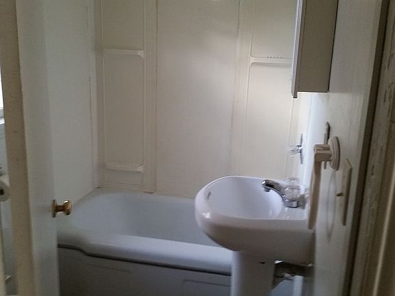 4th image of 200 W Custer St