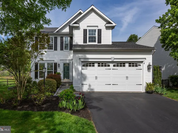 882 S York Dr, Downingtown, PA 19335