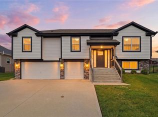 802 Wright St, Pleasant Hill, MO 64080