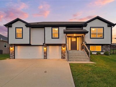 802 Wright St, Pleasant Hill, MO, 64080